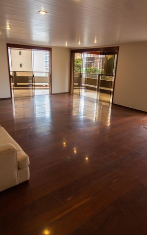 Apartamento à venda com 450m², 6 quartos e 3 vagas Apartamento à venda com 450m², 6 quartos e 3 vagasSala
