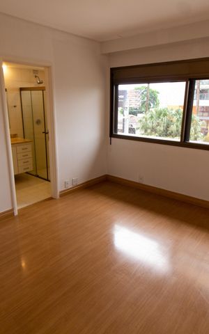 Apartamento à venda com 450m², 6 quartos e 3 vagas Apartamento à venda com 450m², 6 quartos e 3 vagasSuíte 4