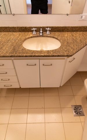 Apartamento à venda com 450m², 6 quartos e 3 vagas Apartamento à venda com 450m², 6 quartos e 3 vagasBanheiro da Suíte