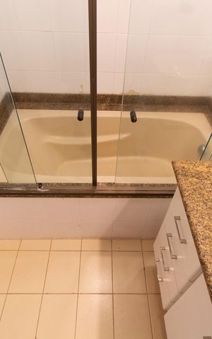 Apartamento à venda com 450m², 6 quartos e 3 vagas Apartamento à venda com 450m², 6 quartos e 3 vagasBanheiro da Suíte