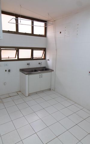 Apartamento à venda com 450m², 6 quartos e 3 vagas Apartamento à venda com 450m², 6 quartos e 3 vagasÁrea de Serviço