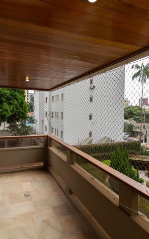 Apartamento à venda com 450m², 6 quartos e 3 vagas Apartamento à venda com 450m², 6 quartos e 3 vagasSacada da Suíte master
