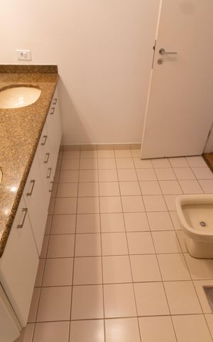 Apartamento à venda com 450m², 6 quartos e 3 vagas Apartamento à venda com 450m², 6 quartos e 3 vagasBanheiro da Suíte master