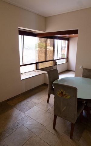 Apartamento à venda com 450m², 6 quartos e 3 vagas Apartamento à venda com 450m², 6 quartos e 3 vagasCopa