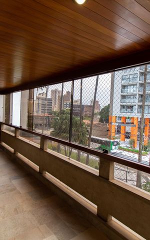 Apartamento à venda com 450m², 6 quartos e 3 vagas Apartamento à venda com 450m², 6 quartos e 3 vagasVaranda da Sala