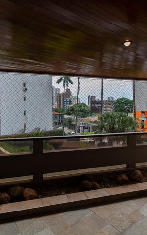 Apartamento à venda com 450m², 6 quartos e 3 vagas Apartamento à venda com 450m², 6 quartos e 3 vagasVaranda da Sala