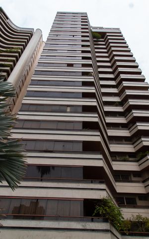 Apartamento à venda com 450m², 6 quartos e 3 vagas Apartamento à venda com 450m², 6 quartos e 3 vagasFachada