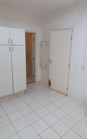 Apartamento à venda com 450m², 6 quartos e 3 vagas Apartamento à venda com 450m², 6 quartos e 3 vagasÁrea de Serviço