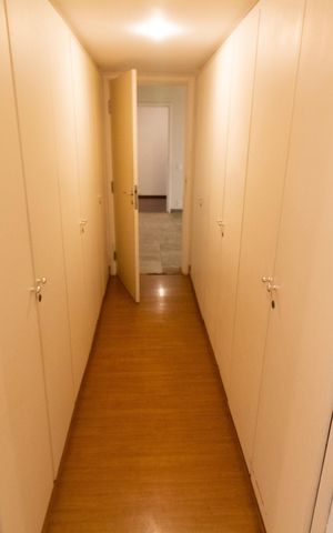 Apartamento à venda com 450m², 6 quartos e 3 vagas Apartamento à venda com 450m², 6 quartos e 3 vagascorredor/roupeiro