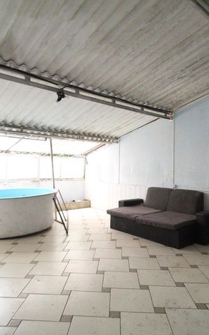 Casa à venda com 200m², 1 quarto e 4 vagasTerraço