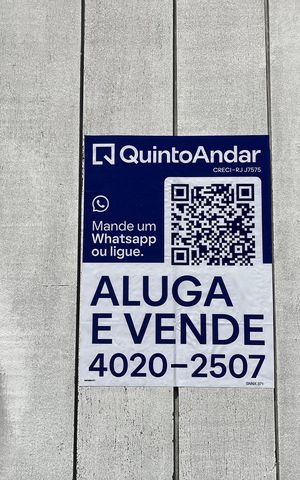 Casa à venda com 200m², 1 quarto e 4 vagas Casa à venda com 200m², 1 quarto e 4 vagasPlaca