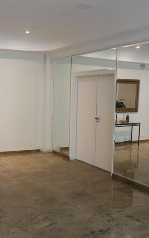 Apartamento à venda com 200m², 3 quartos e 2 vagasHall social