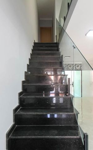 Casa para alugar com 110m², 3 quartos e 2 vagas Casa para alugar com 110m², 3 quartos e 2 vagasEscada