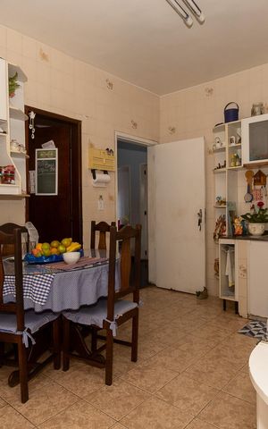 Casa à venda com 367m², 4 quartos e 4 vagas Casa à venda com 367m², 4 quartos e 4 vagasCozinha