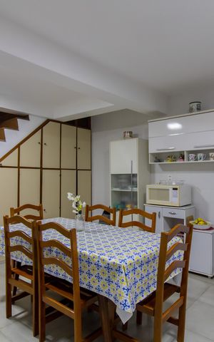 Casa à venda com 164m², 3 quartos e 3 vagas Casa à venda com 164m², 3 quartos e 3 vagasCozinha