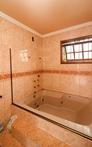 Casa à venda com 200m², 3 quartos e 2 vagas Casa à venda com 200m², 3 quartos e 2 vagasBanheiro da Suíte