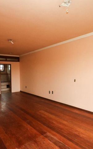 Casa à venda com 200m², 3 quartos e 2 vagas Casa à venda com 200m², 3 quartos e 2 vagasQuarto Suíte