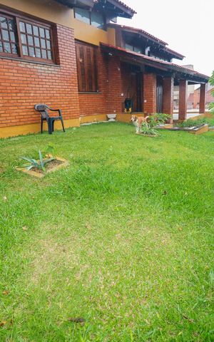 Casa à venda com 200m², 3 quartos e 2 vagas Casa à venda com 200m², 3 quartos e 2 vagasJardim