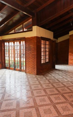 Casa à venda com 200m², 3 quartos e 2 vagas Casa à venda com 200m², 3 quartos e 2 vagasÁrea comum