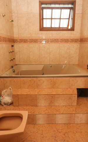 Casa à venda com 200m², 3 quartos e 2 vagas Casa à venda com 200m², 3 quartos e 2 vagasBanheiro da Suíte