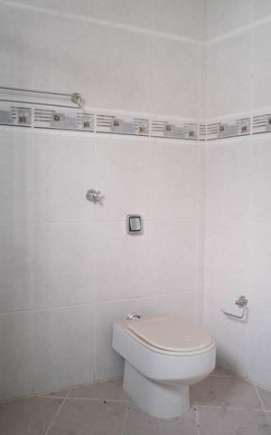 Casa à venda com 400m², 3 quartos e 5 vagasBanheiro 1