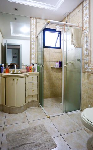 Casa de condomínio à venda com 293m², 3 quartos e 5 vagas Casa de condomínio à venda com 293m², 3 quartos e 5 vagasBanheiro