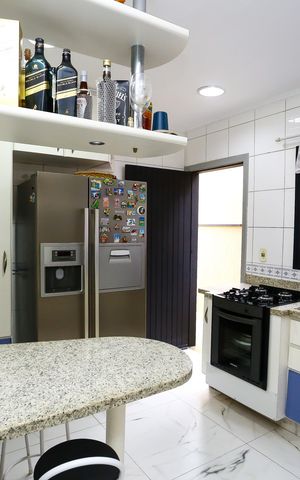 Casa de condomínio à venda com 293m², 3 quartos e 5 vagas Casa de condomínio à venda com 293m², 3 quartos e 5 vagascozinha