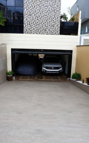 Casa de condomínio à venda com 293m², 3 quartos e 5 vagas Casa de condomínio à venda com 293m², 3 quartos e 5 vagasGaragem