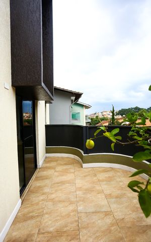 Casa de condomínio à venda com 293m², 3 quartos e 5 vagas Casa de condomínio à venda com 293m², 3 quartos e 5 vagasVaranda