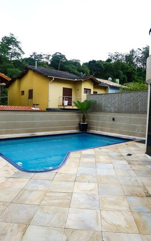 Casa de condomínio à venda com 293m², 3 quartos e 5 vagas Casa de condomínio à venda com 293m², 3 quartos e 5 vagasÁrea comum - Piscina