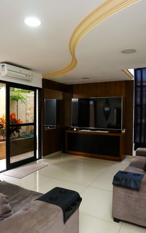 Casa de condomínio à venda com 293m², 3 quartos e 5 vagas Casa de condomínio à venda com 293m², 3 quartos e 5 vagasSala