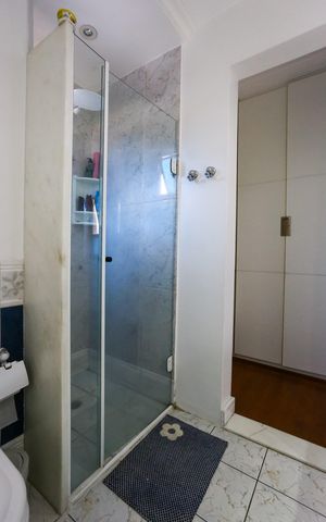 Casa de condomínio à venda com 293m², 3 quartos e 5 vagas Casa de condomínio à venda com 293m², 3 quartos e 5 vagasBanheiro da Suíte 1
