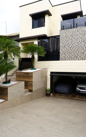 Casa de condomínio à venda com 293m², 3 quartos e 5 vagas Casa de condomínio à venda com 293m², 3 quartos e 5 vagasFachada