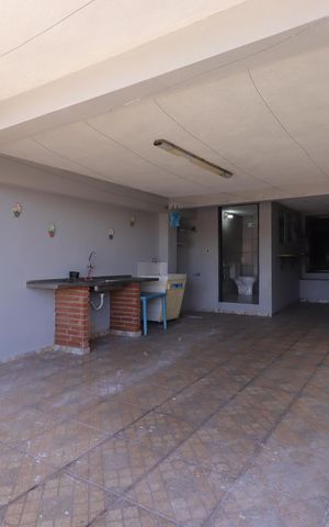 Casa à venda com 147m², 3 quartos e 2 vagasBanheiro de Serviço