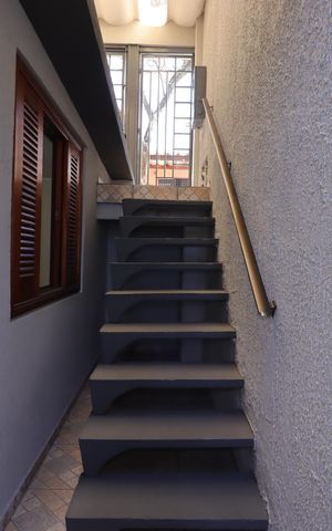 Casa à venda com 147m², 3 quartos e 2 vagasEscada para a Garagem