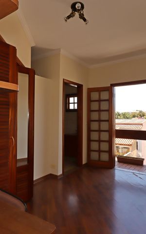 Casa à venda com 147m², 3 quartos e 2 vagasSuíte