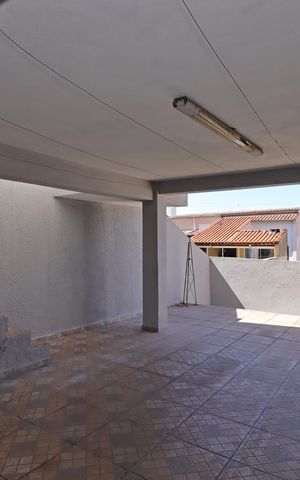Casa à venda com 147m², 3 quartos e 2 vagasBanheiro de Serviço