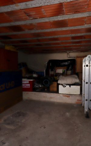 Casa à venda com 147m², 3 quartos e 2 vagasPorão