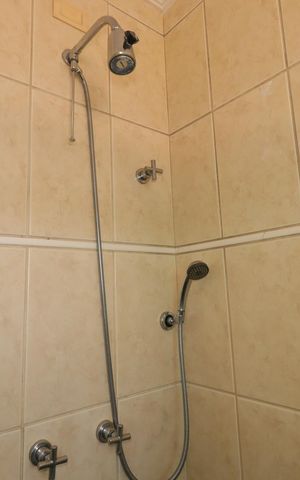 Casa à venda com 147m², 3 quartos e 2 vagasBanheiro da Suíte - Chuveiro