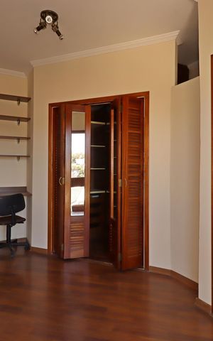 Casa à venda com 147m², 3 quartos e 2 vagasSuíte