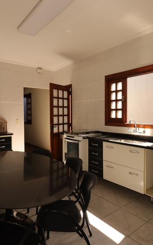 Casa à venda com 147m², 3 quartos e 2 vagasCozinha