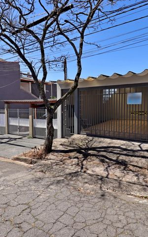 Casa à venda com 147m², 3 quartos e 2 vagasFachada