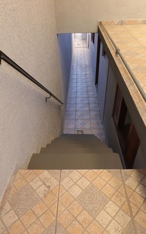 Casa à venda com 147m², 3 quartos e 2 vagasEscada para a Garagem