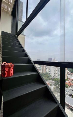Apartamento à venda com 66m², 1 quarto e 2 vagasEscada