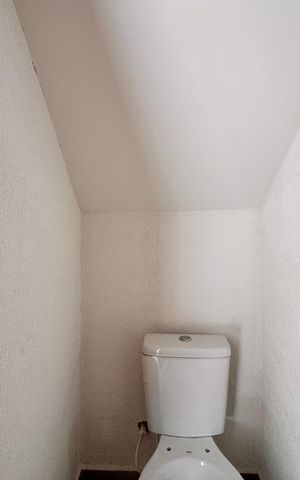Casa à venda com 206m², 3 quartos e 2 vagas Casa à venda com 206m², 3 quartos e 2 vagasLavabo 2