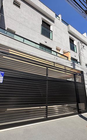 Casa à venda com 206m², 3 quartos e 2 vagas Casa à venda com 206m², 3 quartos e 2 vagasFachada + plaquinha