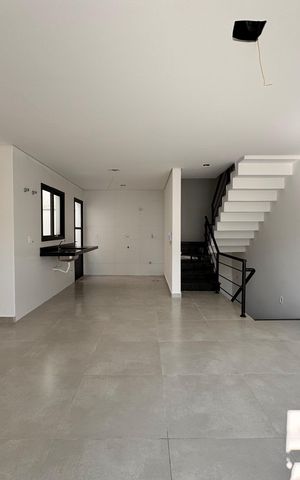 Casa à venda com 206m², 3 quartos e 2 vagas Casa à venda com 206m², 3 quartos e 2 vagasSala