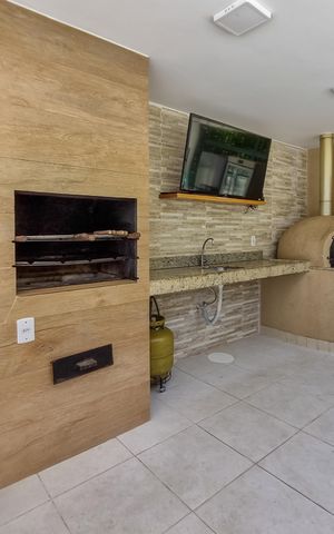 Apartamento à venda com 240m², 4 quartos e 3 vagas Apartamento à venda com 240m², 4 quartos e 3 vagasÁrea comum - Churrasqueira