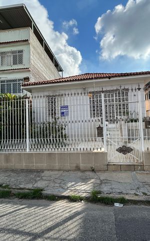 Casa à venda com 480m², 4 quartos e 4 vagasFachada