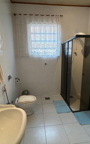 Casa à venda com 480m², 4 quartos e 4 vagasBanheiro 1